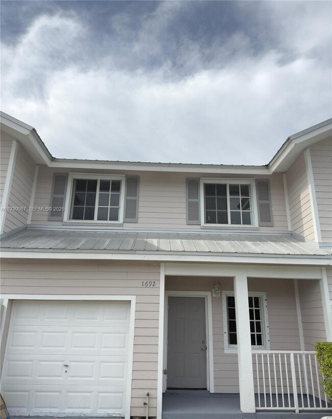 Building Photo - 1692 SE 9th Ave