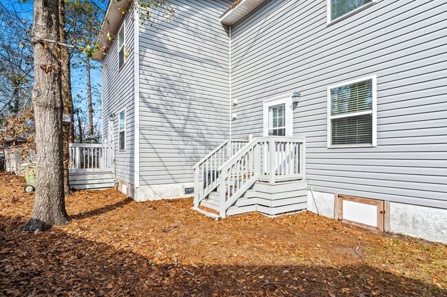 Building Photo - Reduced Rent for Any Lease Signed in Feb!! 8 Blocks to the Beach!!