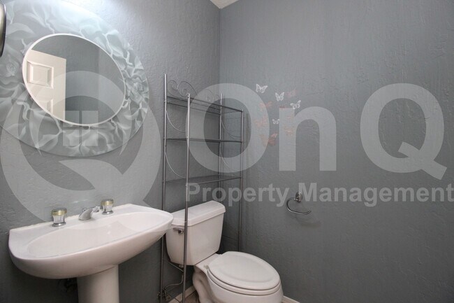 Building Photo - 16257 S 12th Pl