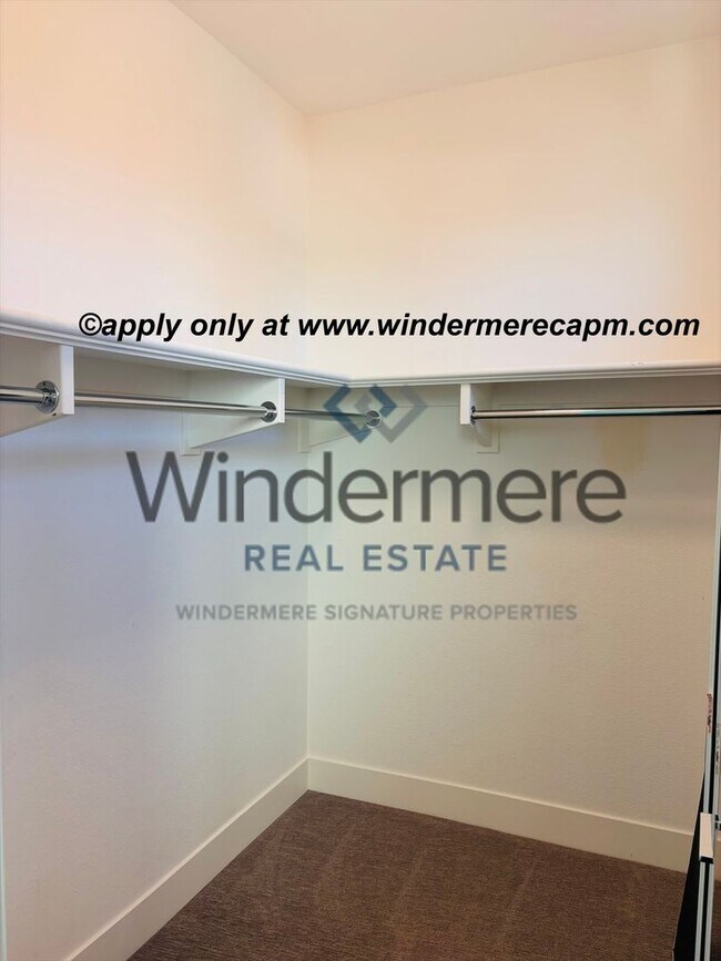 Building Photo - Gorgeous Rare MIDTOWN tri-level Modern home w/ Rooftop Patio!