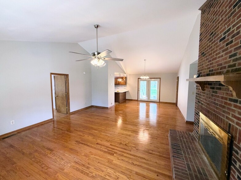 Living Area - 1195 Tirzah Rd