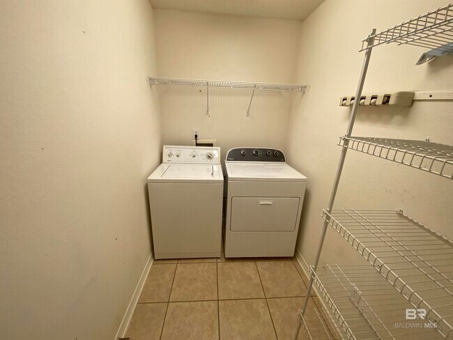 Building Photo - 7960 Eagle Creek Dr