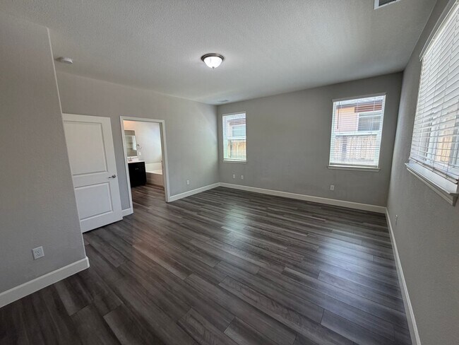 Building Photo - 3 bed/ 2 bath Reno home available in the Wild Stallion Estates
