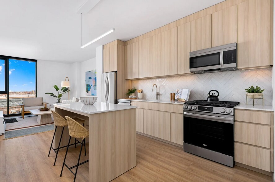 Building Photo - 710 S Seeley St