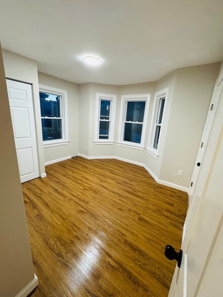 Building Photo - 49 Lawrence St