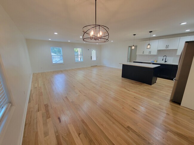 Dining Area - 1131 Montreat Ave SW