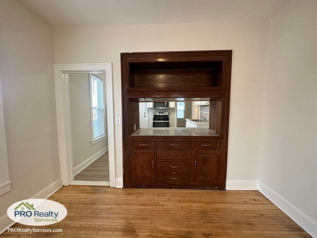 Building Photo - 201 20th Ave NE