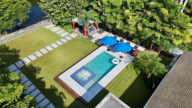 Building Photo - 14441 S Biscayne River Dr