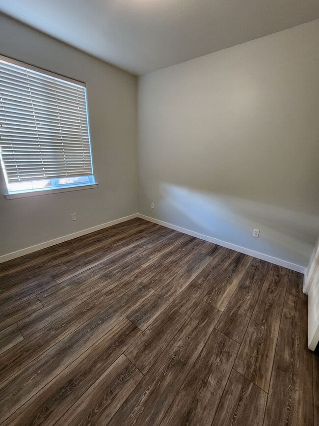 Building Photo - Gorgeous 4 Bed, 2 Bath Home with Large Garage and Fenced Backyard