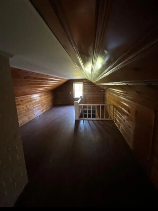 Building Photo - Spacious inside and out! Freshly painted!  3-Bedroom Rental Home – Comfort & Convenience!