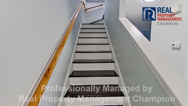 Building Photo - Cute 3 BD/2 BA Townhome Style Near UNCW