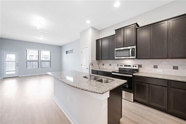 Building Photo - 15008 Forum Ave