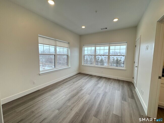 Building Photo - 414 Berlin Tpke