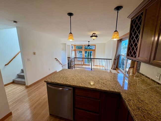 Building Photo - Central District Townhome