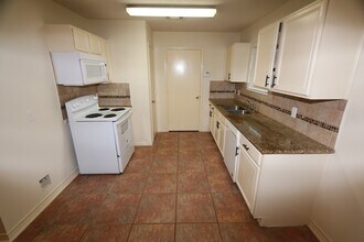 Building Photo - 18414 Willow Moss Dr