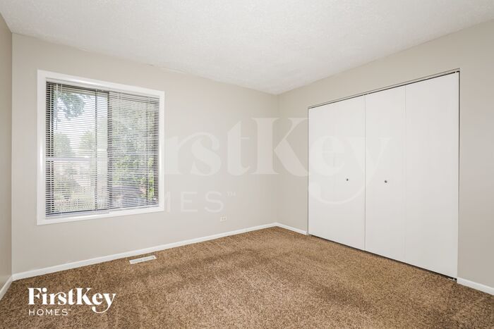 Building Photo - 30W118 Maplewood Dr