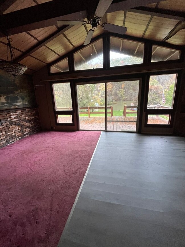 Building Photo - Two Bedroom Home on Austin Lake