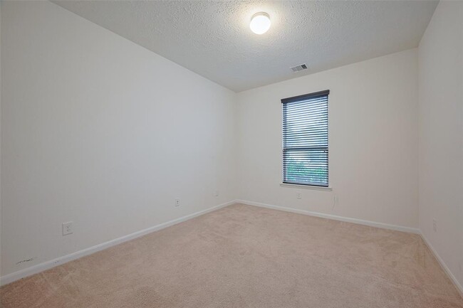 Building Photo - 5011 Pine Ridge Knoll Ct