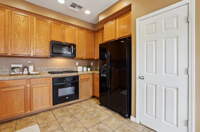 Building Photo - 5274 Kankakee Dr