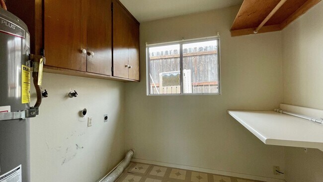 Building Photo - 822 Santa Maria Ave