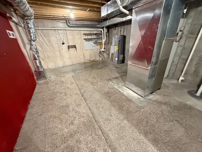 Building Photo - Twin Home for Rent Near Downtown Sioux Falls