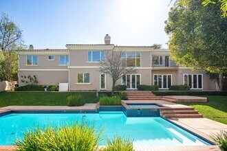 Building Photo - Elegant Dream Escape - Hills of Studio City