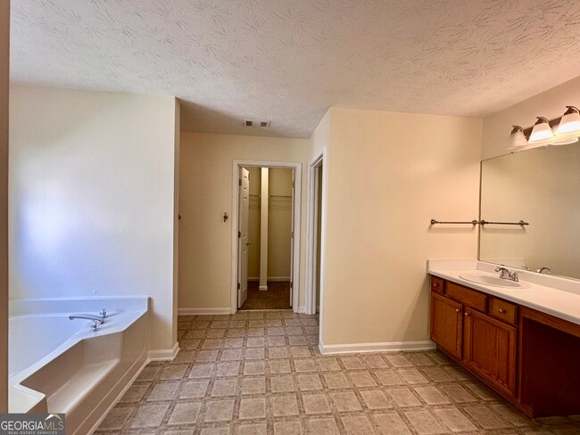 Building Photo - 3713 Crescent Hill Ln