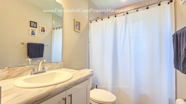 Building Photo - EXCEPTIONAL 3 BEDROOM/2 BATH HOME PLUS LARGE FENCED YARD! LONG TERM LEASE- UNFURNISHED!