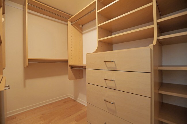 Building Photo - 1235 Yale St