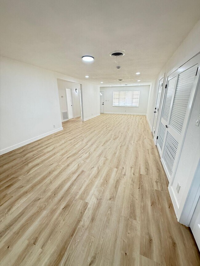 Building Photo - BEAUTIFUL HOME IN HOUSTON. MOVE IN READY!.