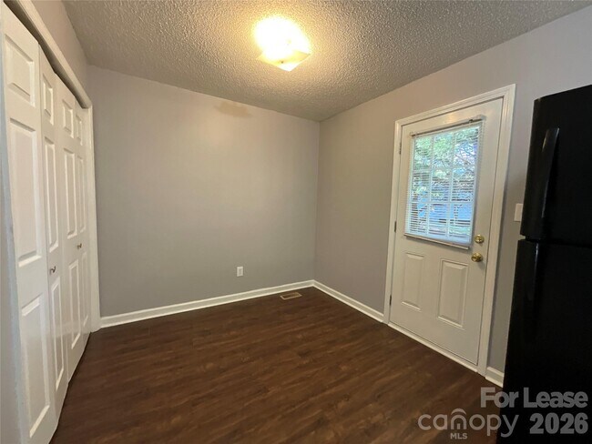 Building Photo - 206 W 15th St