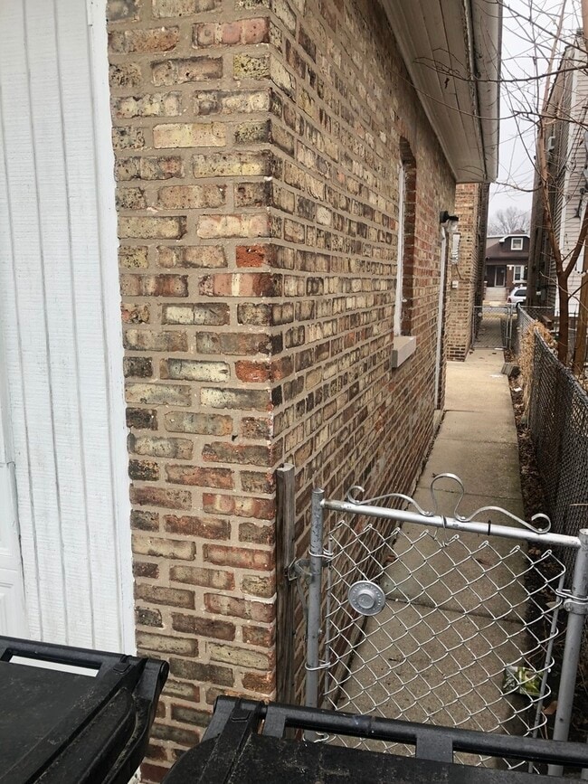 Building Photo - 1632 Ridgeland Ave