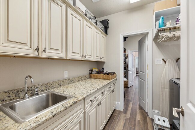 Building Photo - 19 Cohasset Pl