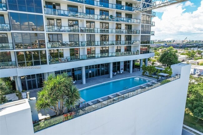 Building Photo - 1600 NE 1st Ave