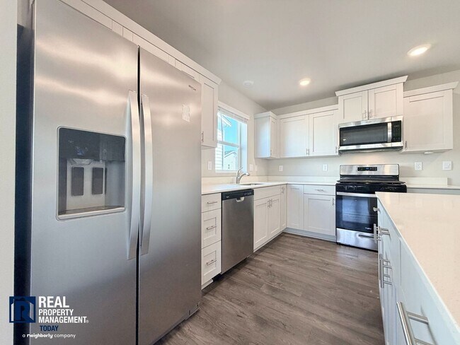 Building Photo - Brand-New 3BR Town Home Near JBLM | Bonus Loft, 2-Car Garage & Modern Finishes