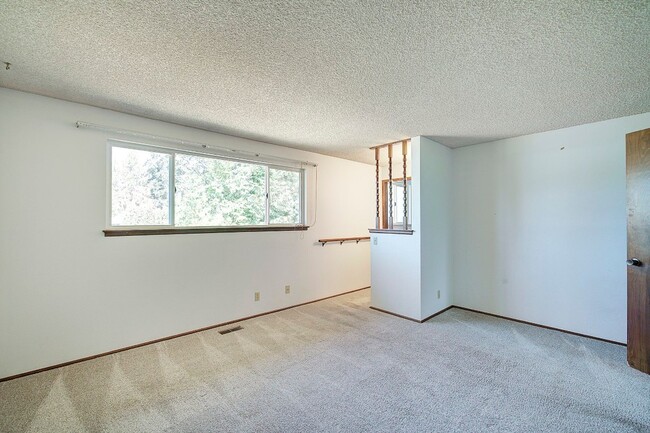 Building Photo - 5Bd/3Ba Edmonds House