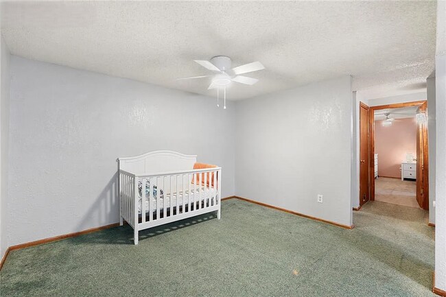 Building Photo - 4 Bedroom House for RENT