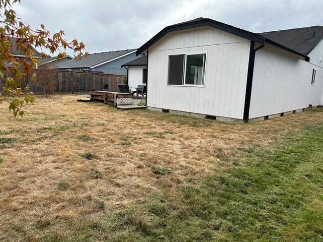 Building Photo - Cozy 3-bedroom rambler in Village Green av...