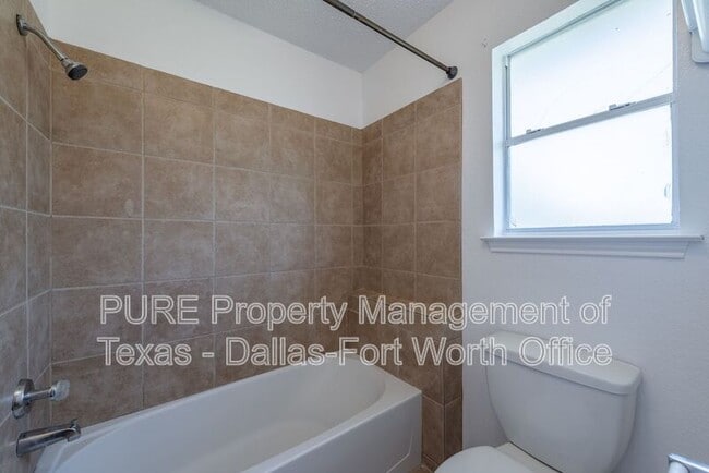 Building Photo - 731 Bluebonnet Dr