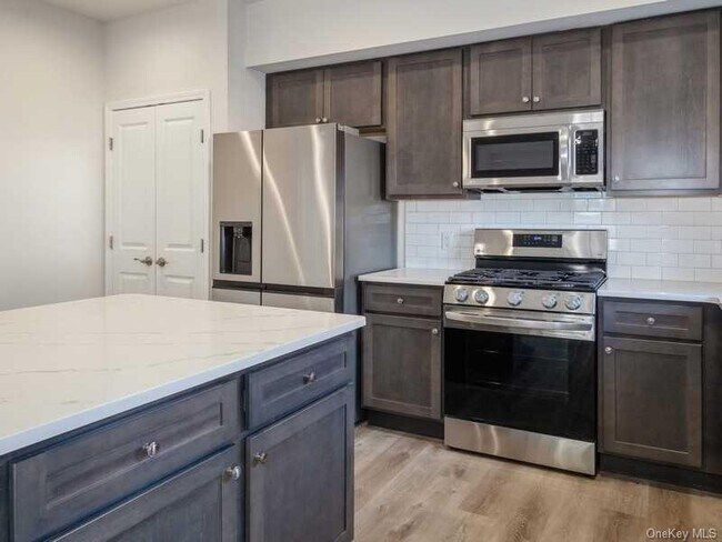 Building Photo - 4 S Hls Wy