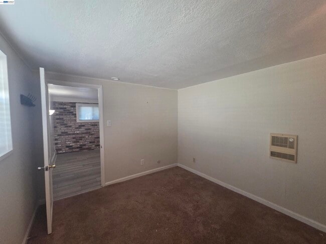 Building Photo - 3851 Vineyard Ave