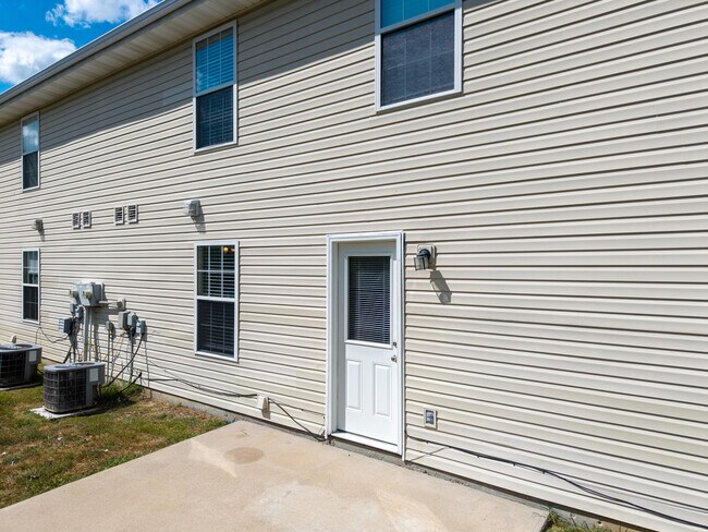 Building Photo - 5718 Canaveral Dr
