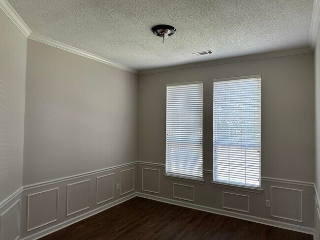 Building Photo - 5281 Jon Oak Dr
