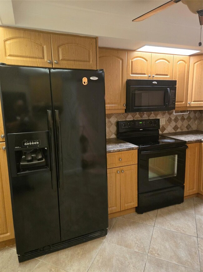 Building Photo - 3301 Aruba Way