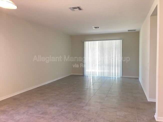 Building Photo - 2715 Creekmore Ct