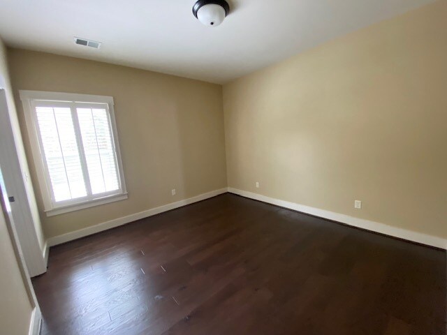 Building Photo - 4640 Amberley Dr