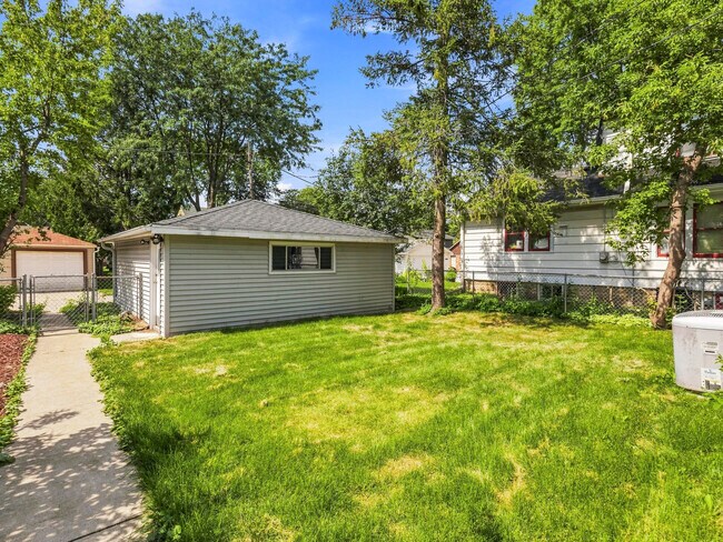 Building Photo - 4913 N Navajo Ave