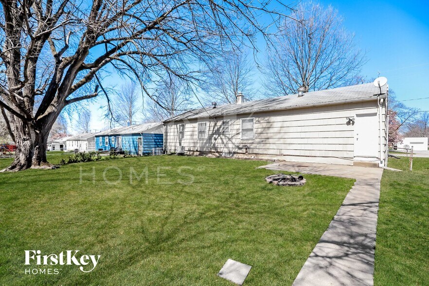 Building Photo - 8855 E 59th St