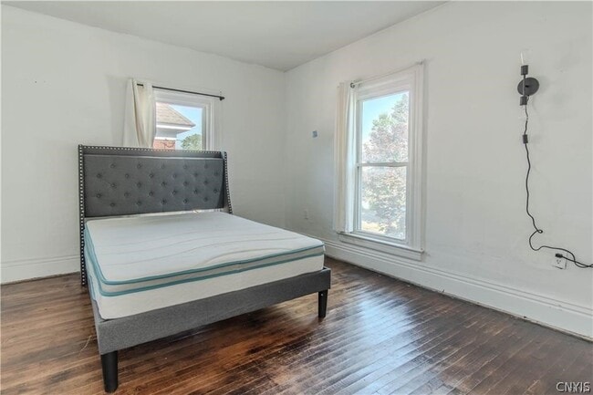 Building Photo - 363 Brainard St