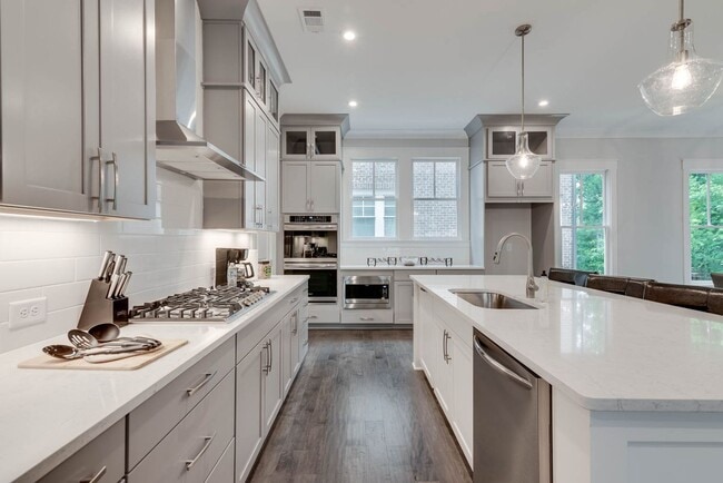 Building Photo - Beautiful & Spacious Home in Prime Alpharetta Location – Available 07/25/2026